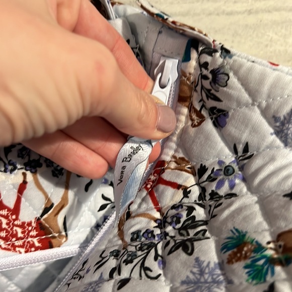 NWT vera Bradley large traveler bag merry mischeif snow day - Picture 7 of 8